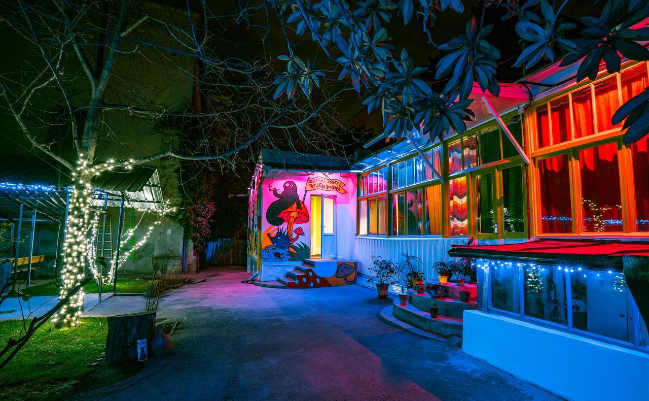 Zgarbi Hostel Тбилиси Экстерьер фото