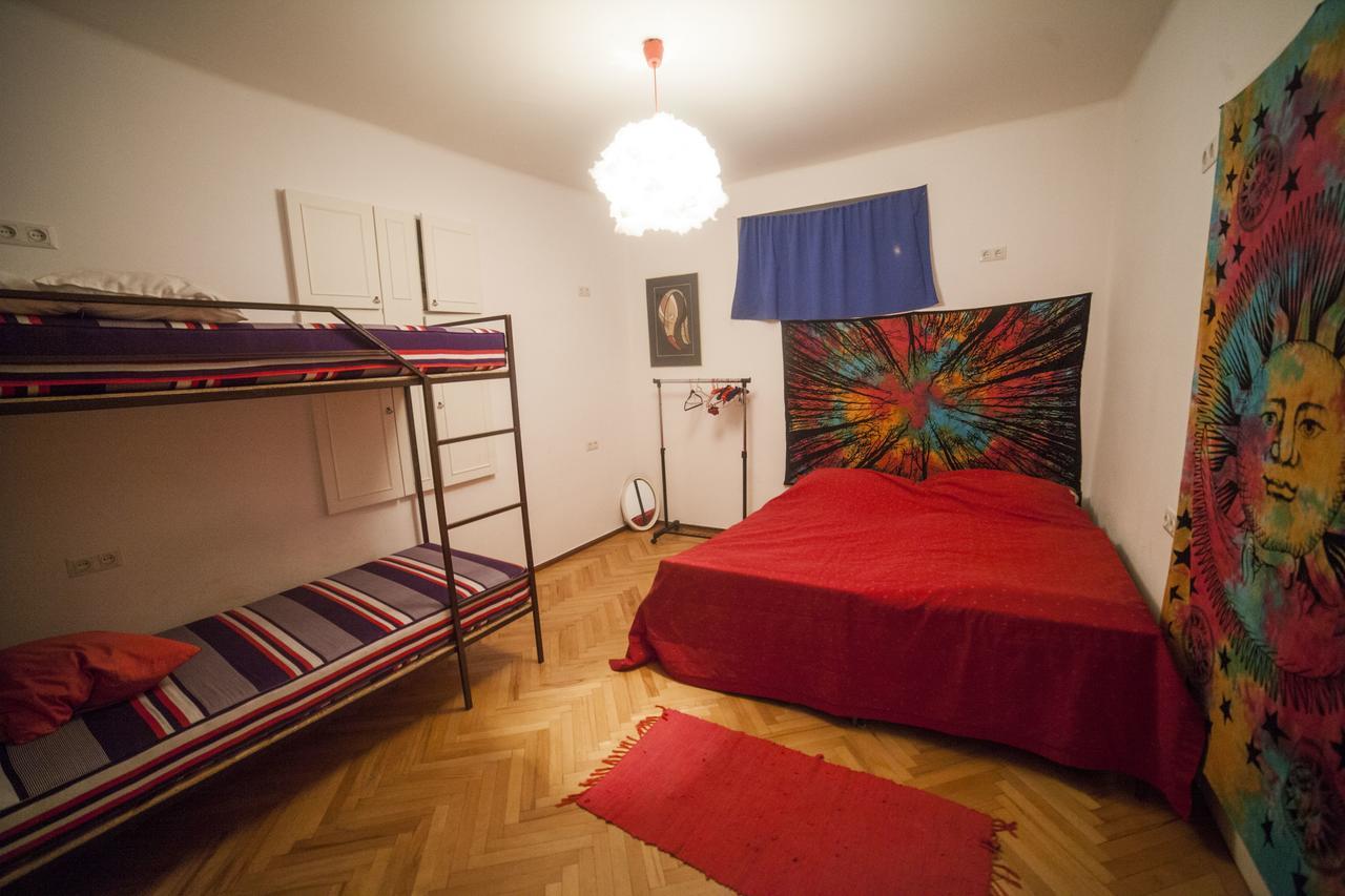 Zgarbi Hostel Тбилиси Экстерьер фото