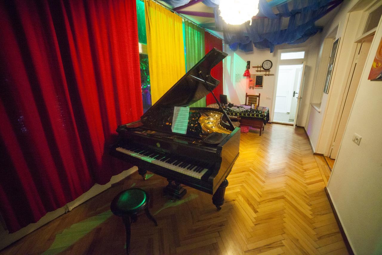 Zgarbi Hostel Тбилиси Экстерьер фото